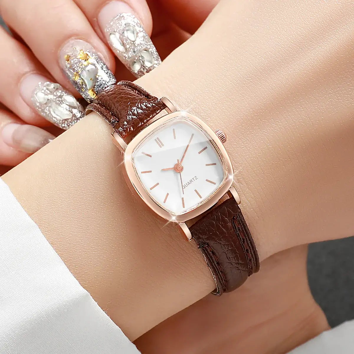 Montre Femme Quartz – Bracelet Cuir, Cadran 23mm, Style Fashion & Casual
